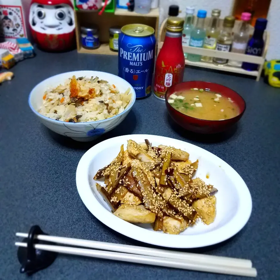 鶏胸肉を追加した、炊き込みご飯と胸きんぴら🏋️|masaki .fさん