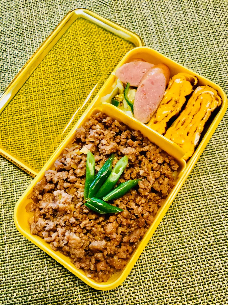 Snapdishの料理写真:生姜そぼろとだし巻き卵のお弁当|＊ayabianさん