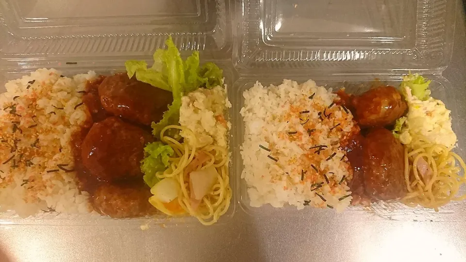 Snapdishの料理写真:2人分ミニハンバーグ弁当|MAO___さん