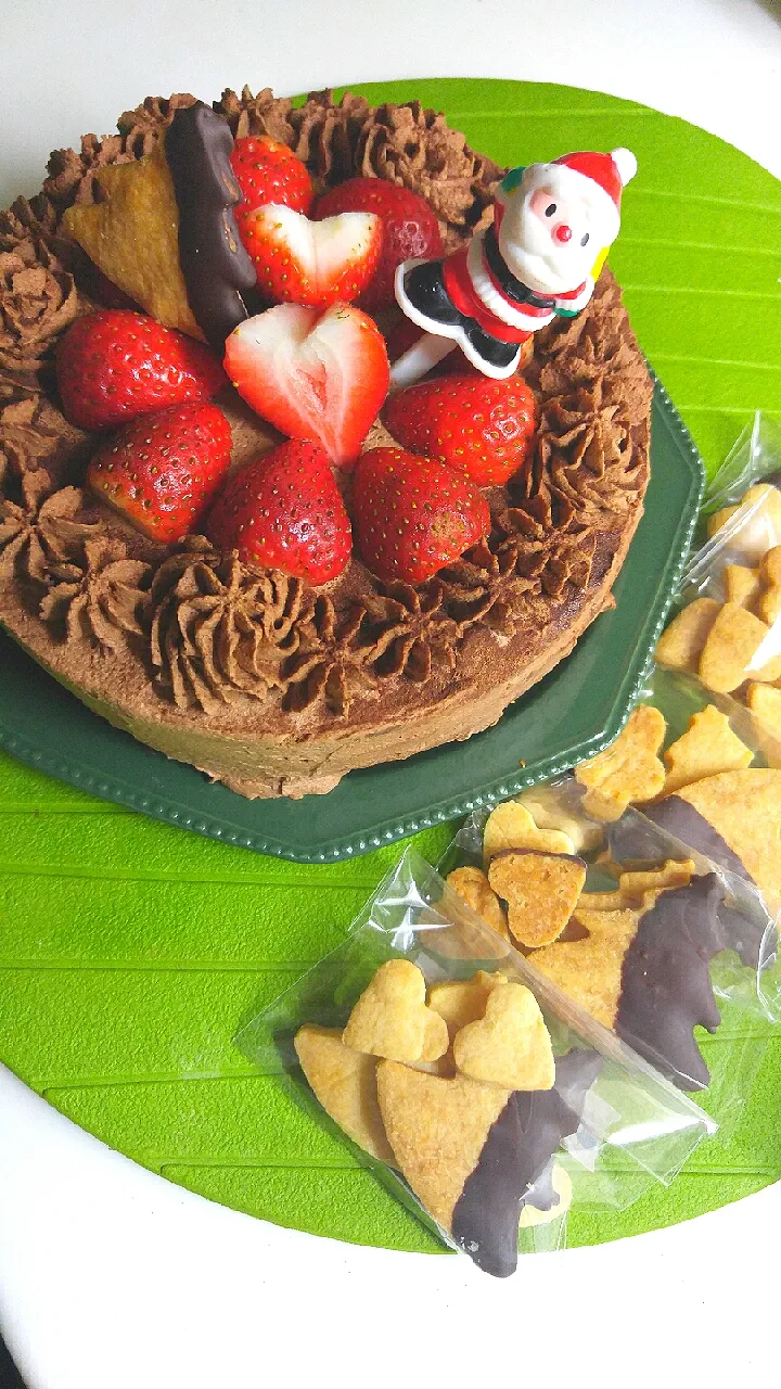 Snapdishの料理写真:☆朝からケーキ仕上げ☆クリスマスチョコケーキ＊職場にハードクッキー|ｼｮｺﾗさん