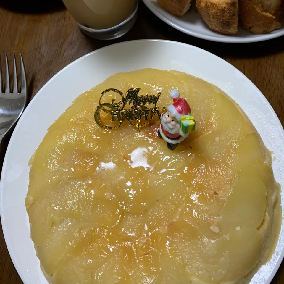 Snapdishの料理写真:2019クリスマスディナー　炊飯器で作るアップルチーズケーキ　レモンの酢入り|こむぎさん