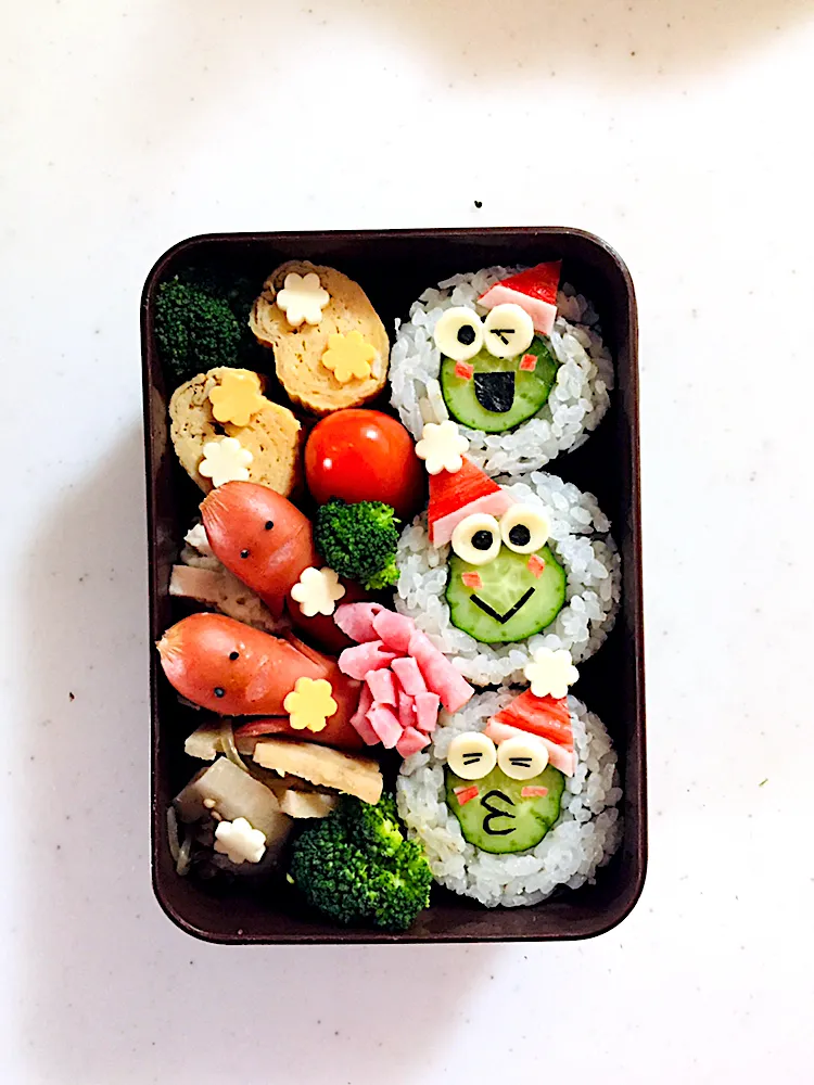 ayano.adshさんの料理 けろけろけろっぴ🐸の海苔巻き弁当|pimoriさん