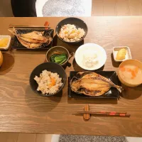 Snapdishの料理写真:炊き込みご飯とアジの開き🐟|あぼさん