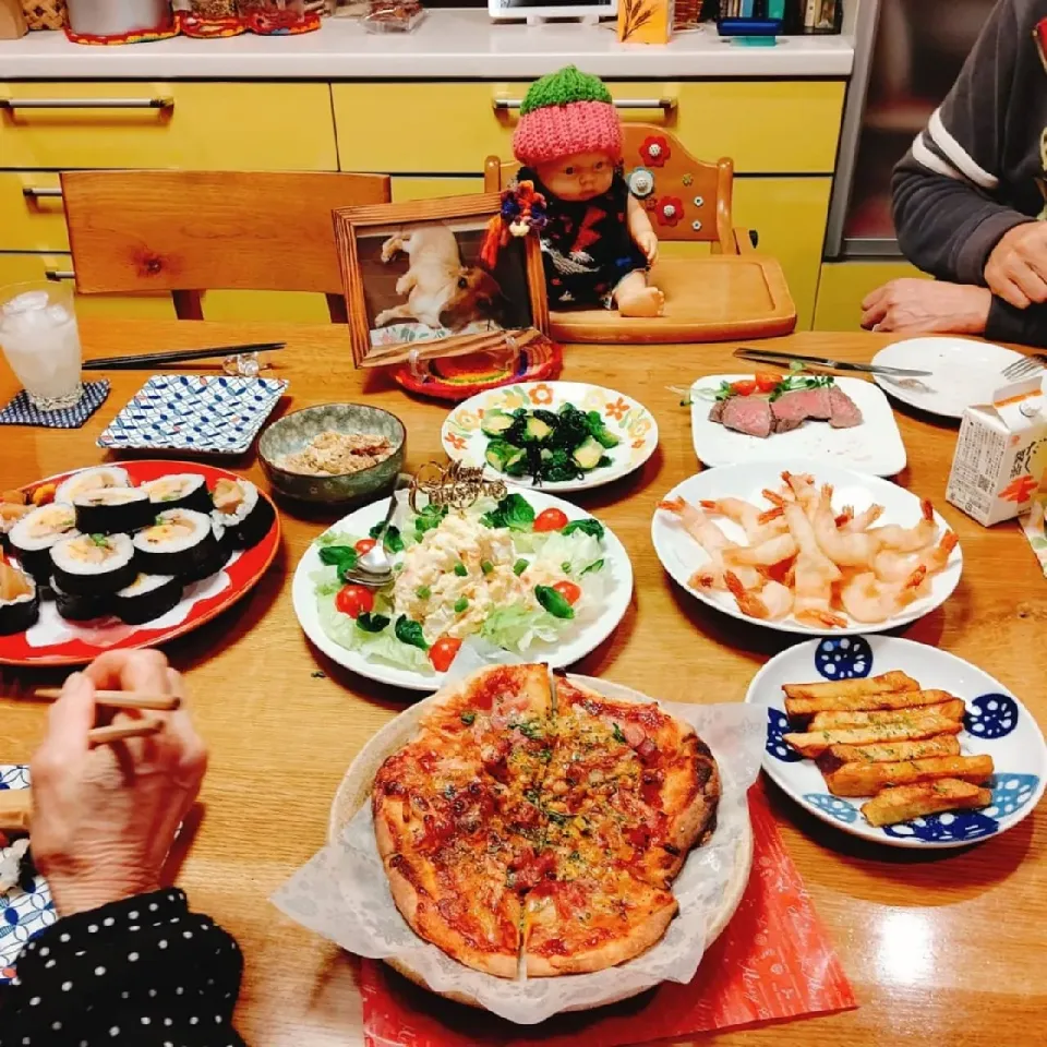 ご馳走囲んでクリスマス2019
イブイブの晩ごはん風景🎄🎅🎁✨|Naomi Furuyaさん