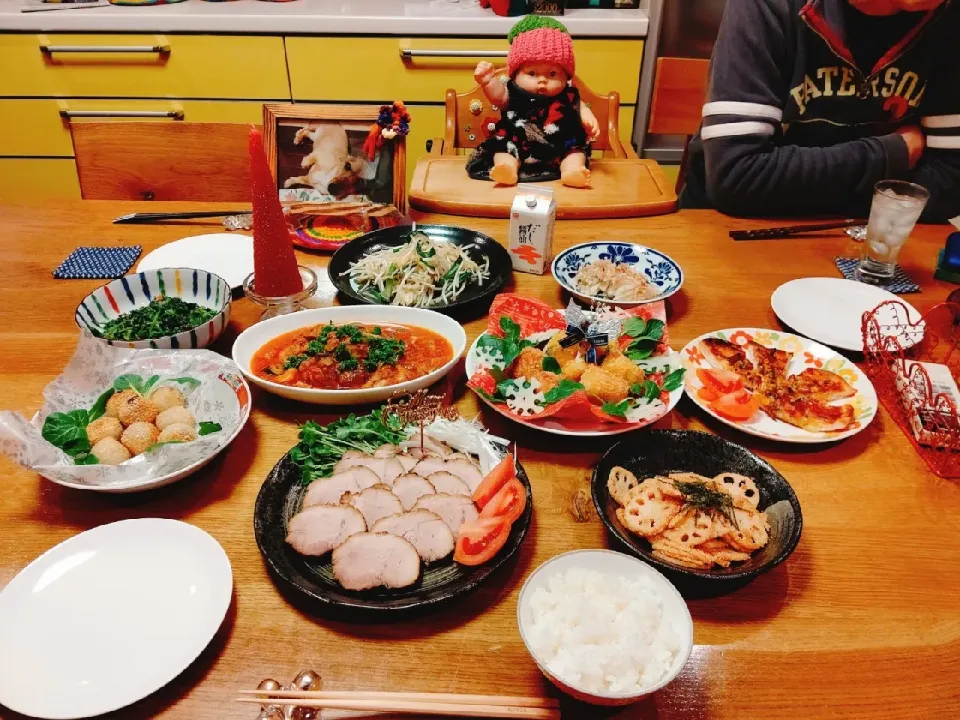 Snapdishの料理写真:ご馳走囲んでクリスマス2019
イブの晩ごはん風景🎄🎅🎁✨|Naomi Furuyaさん