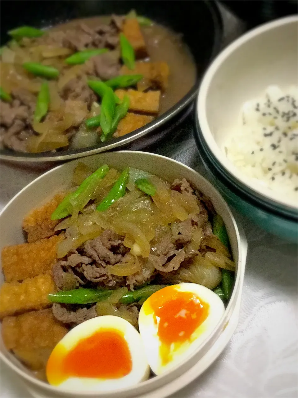 Snapdishの料理写真:娘たちの冬休み弁当〜　　すき焼き丼|yukoさん