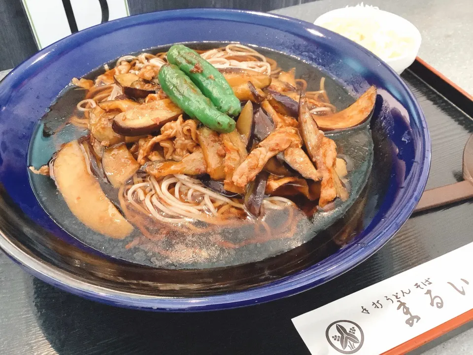 これを食べないと年が越せない😂冷やし肉茄子蕎麦😋|アライさんさん