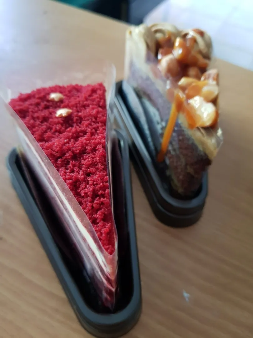 red velvet cake & macadamia cake|patcookingfeverパットさん