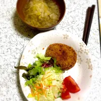 Snapdishの料理写真:かぼちゃ入りメンチカツと白菜肉団子のコンソメスープ|波瑠 燐華さん