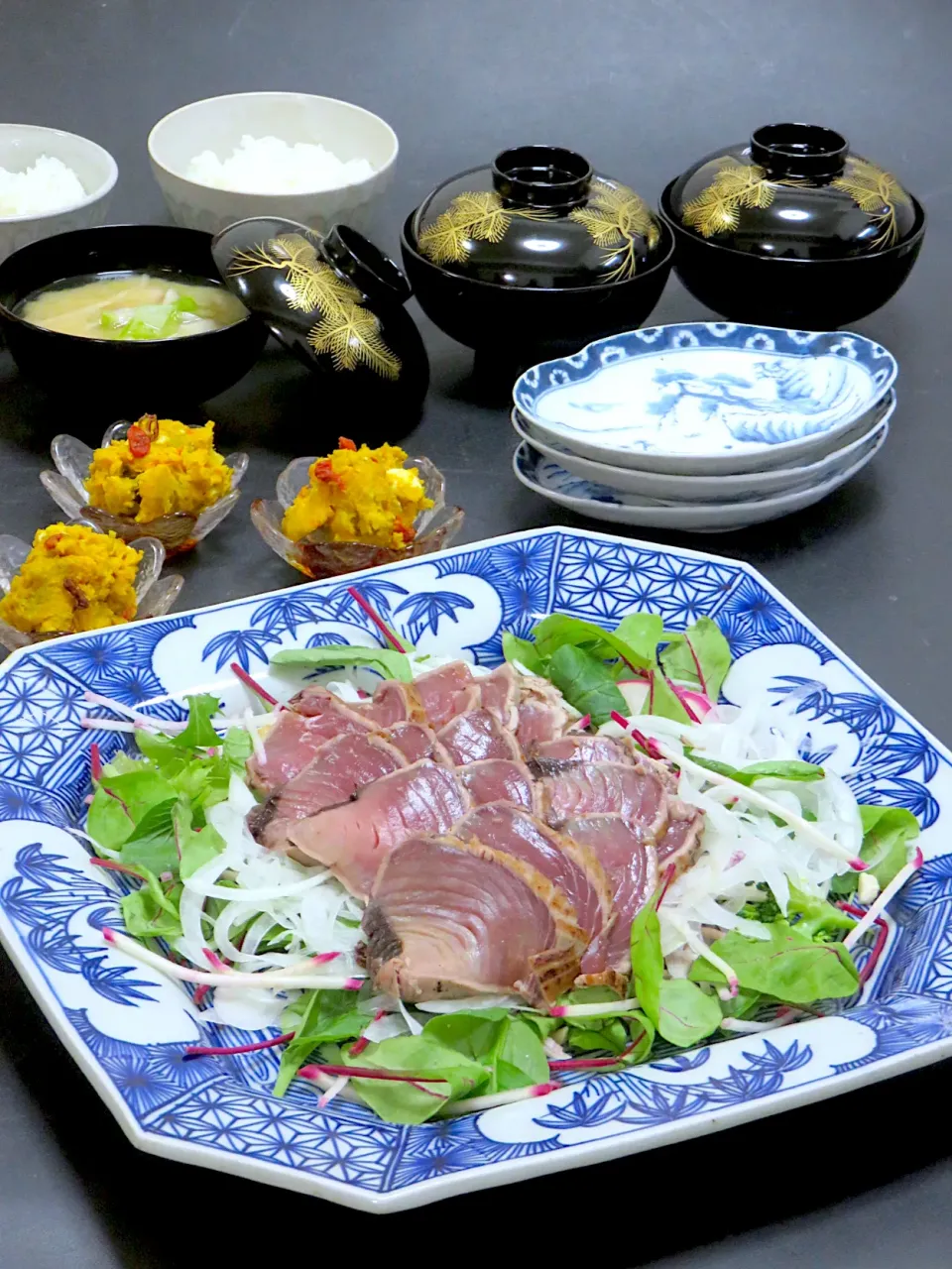 今晩は、カツオのたたきサラダ、めちゃうま南瓜とクリームチーズのサラダ、白菜と茸の白味噌味噌汁、ご飯

年末食べ尽くし作戦

今日も美味しかった！|akazawa3さん