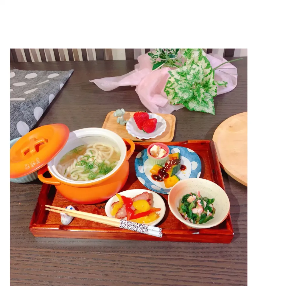 Snapdishの料理写真:ぼっち飯は➰素うどん定食|ぷらっとさん