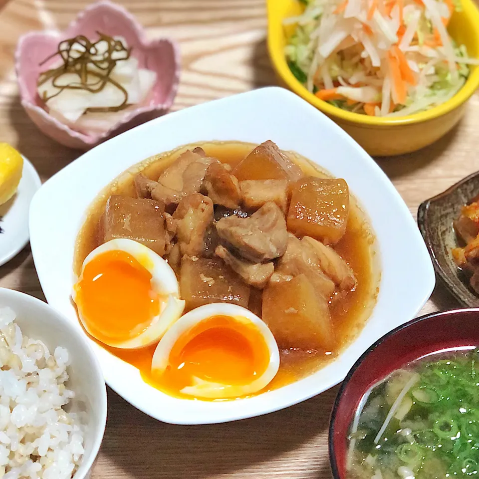 しみしみ大根と鶏肉のこってり煮込み🤤|かなこ🌼さん