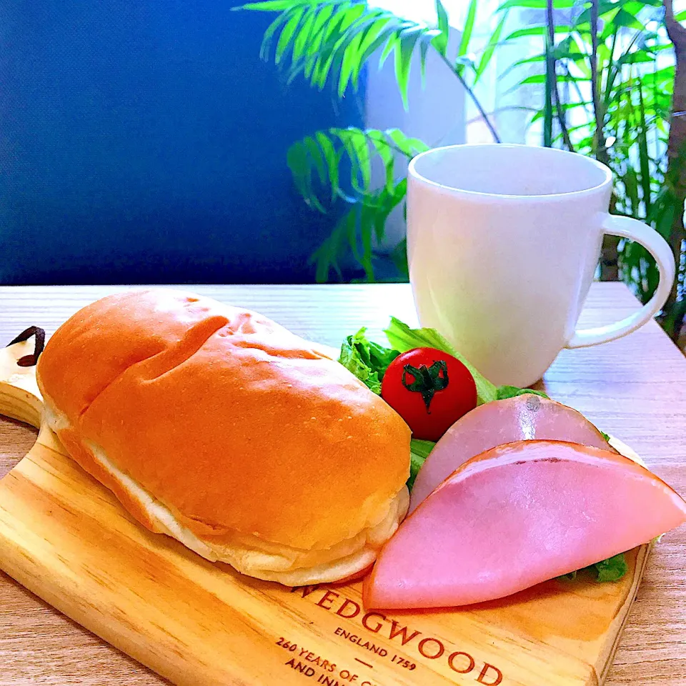 今年最後のpic 🥯コッペパンと☕️ブレンドコーヒー       🌅🎍来年も皆さんにとりまして良い年でありますように‼️|Sの食卓さん