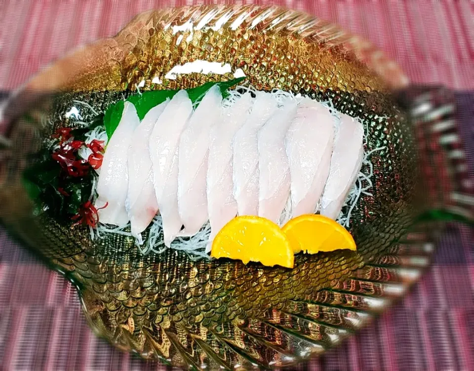 Snapdishの料理写真:太刀魚のお刺身|yukaringoさん