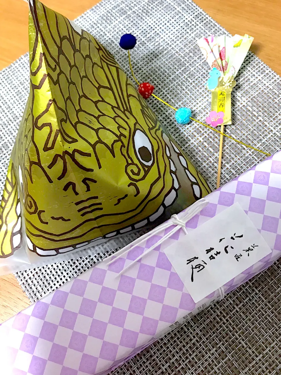 gontaさんに頂いた郷土菓子 花桔梗と豆でナモ抹茶味|シュトママさん