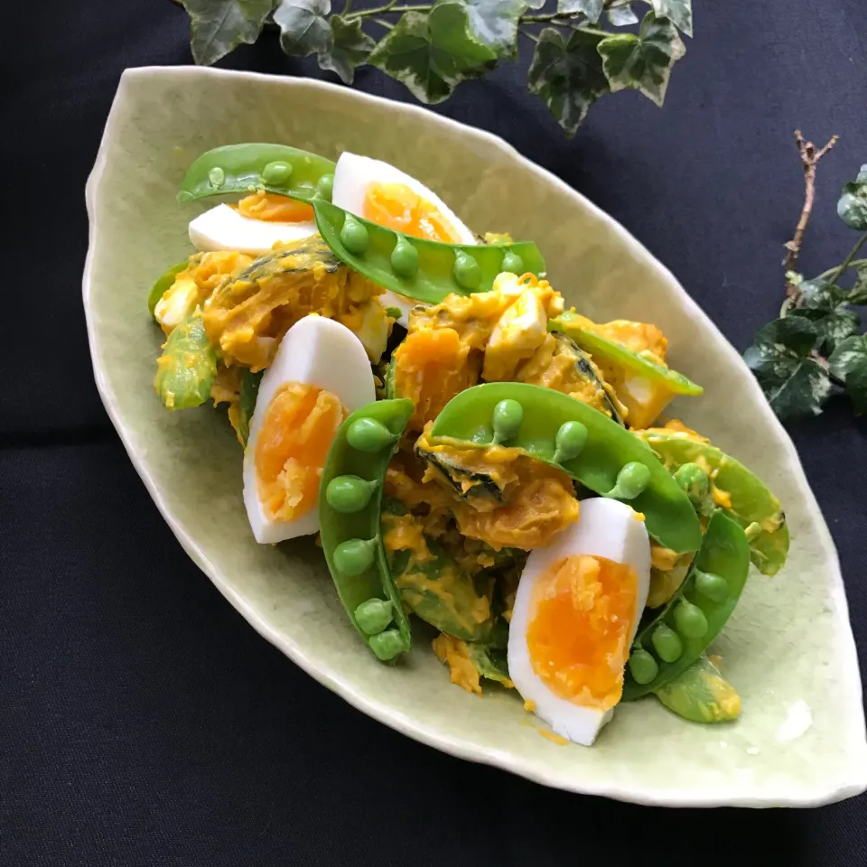 🥚🎃蒸しカボチャ🎃 とスナップえんどう、茹で卵のサラダ🥗|Hollyさん