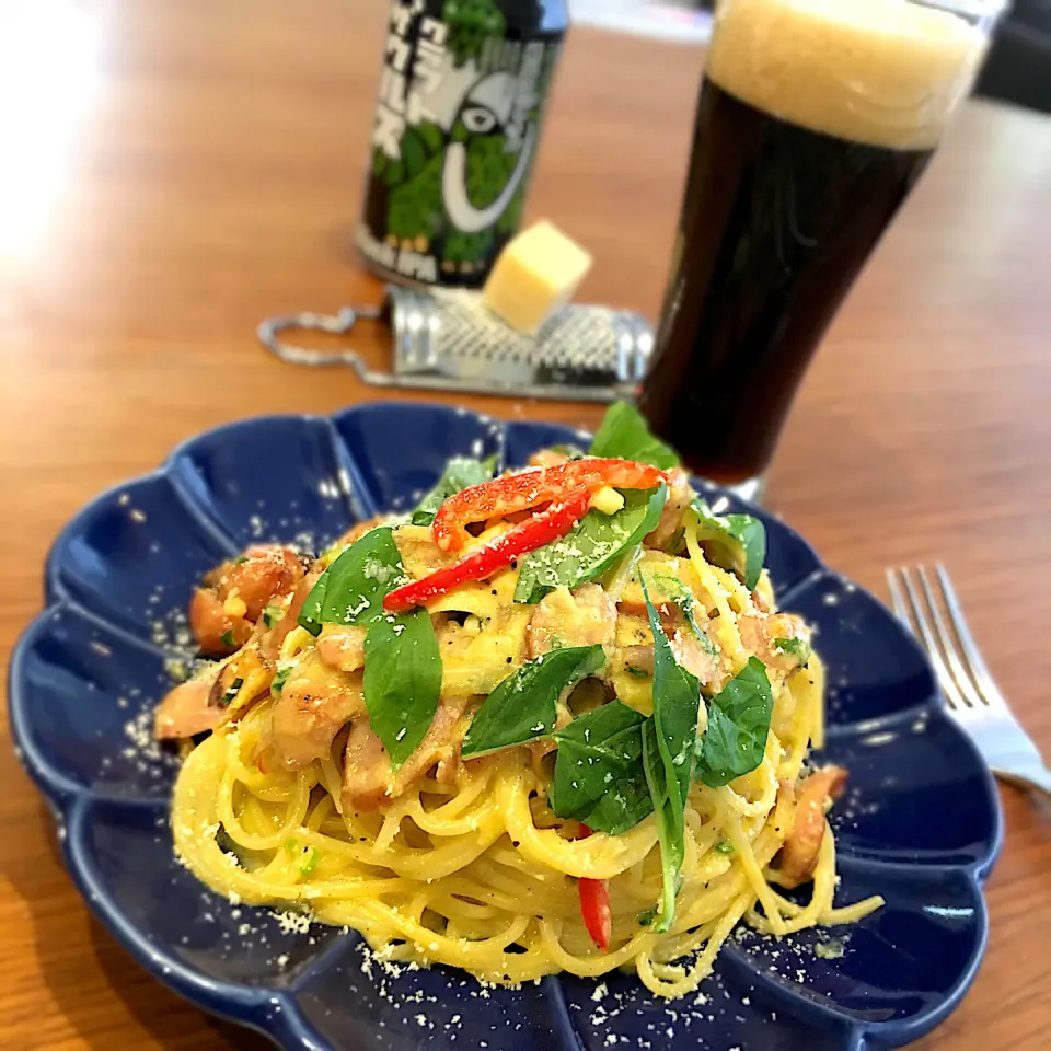 Snapdishの料理写真:昼からビールと名もなきパスタ|くろあおさん