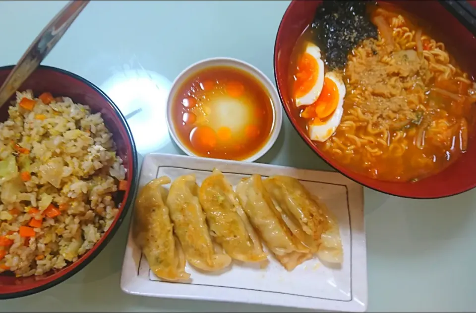 辛ラーメンと餃子チャーハン|MAO___さん