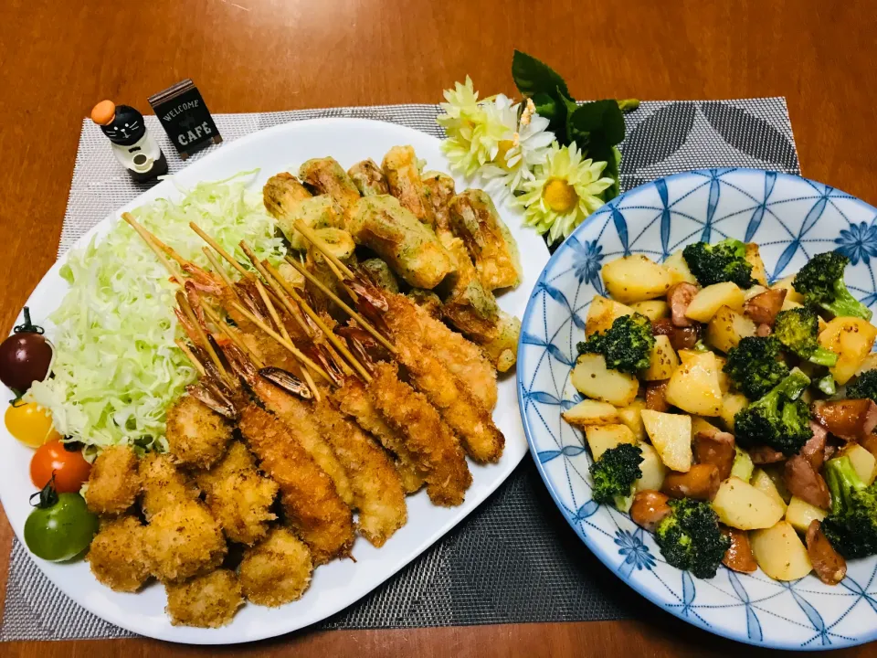 昨日の晩ご飯♪＊海老フライ＊帆立フライ＊竹輪の磯辺揚げ＊じゃがいもとウインナーとブロッコリーのマヨ粒マスタード炒め〜😋🎶|バシュランさん