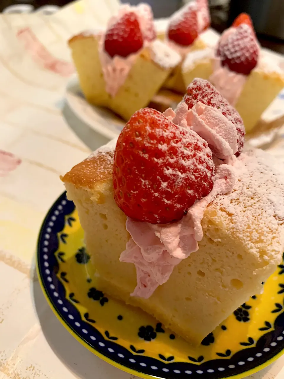 台湾カステラを使って、苺のショートケーキ🍰|みっこちゃんさん