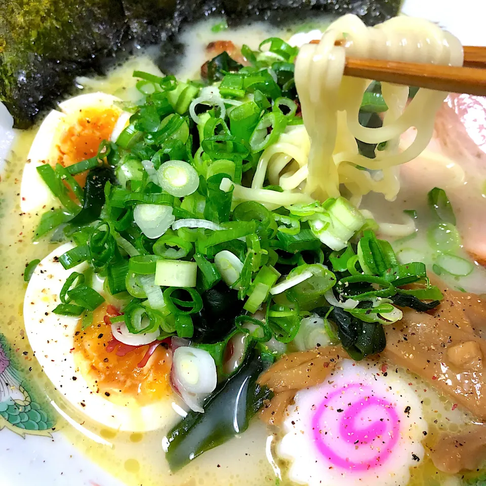 濃厚極旨まろやか鶏塩ラーメン|こじゅわいさん