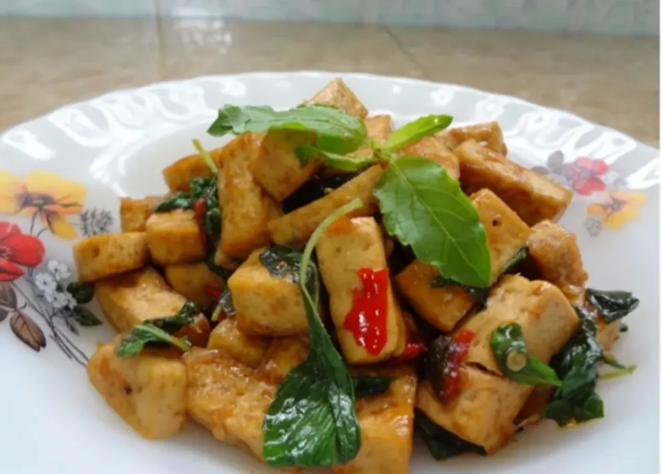 stir fry tofu with basil leaves|patcookingfeverパットさん