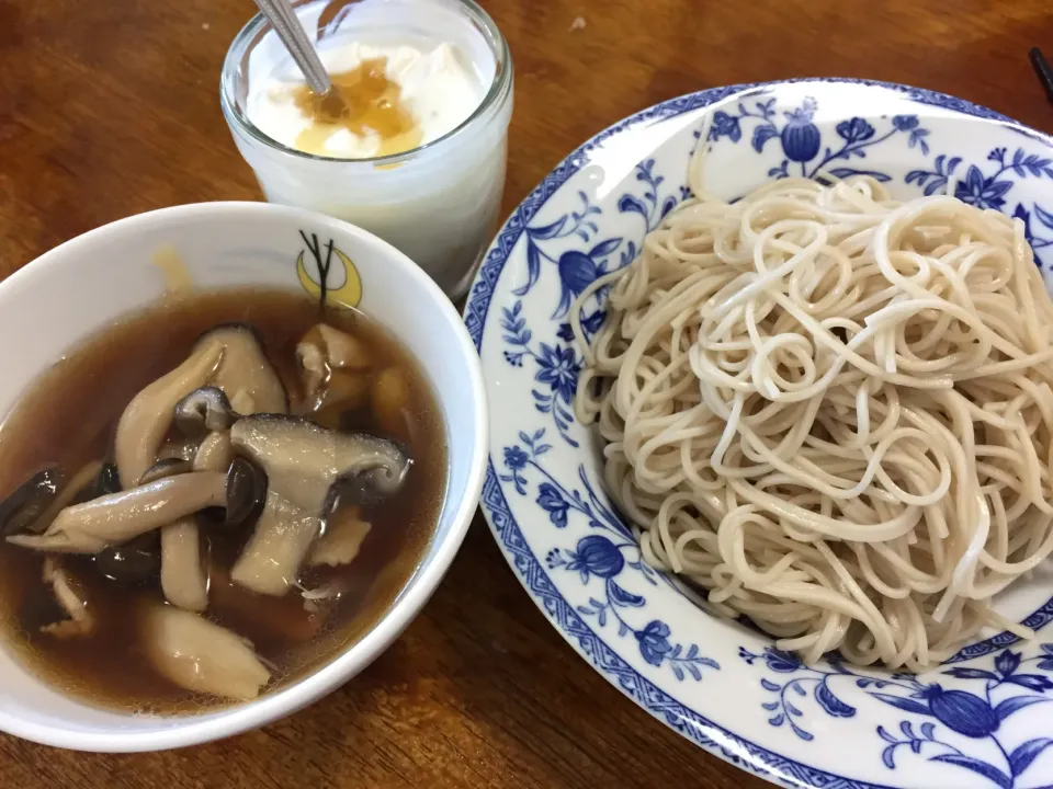 Snapdishの料理写真:キノコいっぱいつけ汁蕎麦|さんだーさん