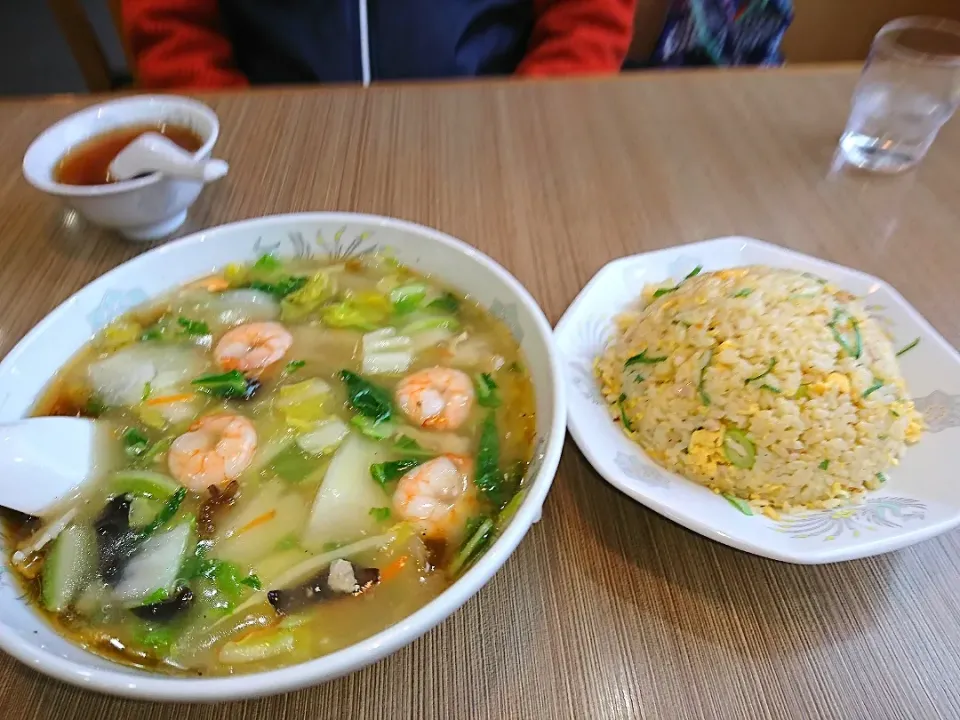 大好きなラーメンとチャーハン‼️

食べ過ぎでしょ  🤣笑っ|シュコさん