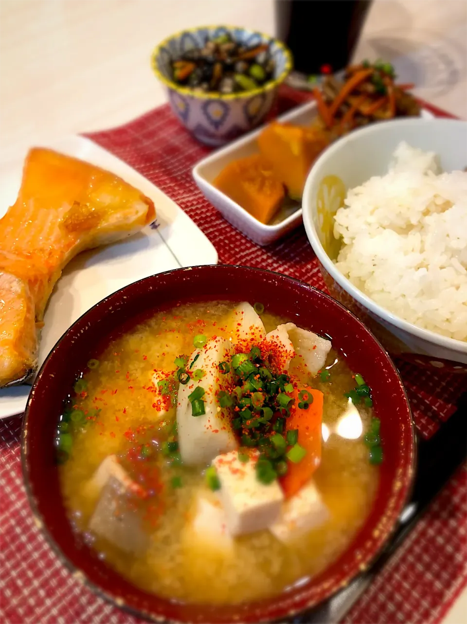 Snapdishの料理写真:焼き鮭　豚汁　ひじきのサラダ　かぼちゃの煮物　レンコンきんぴら|キヨさん