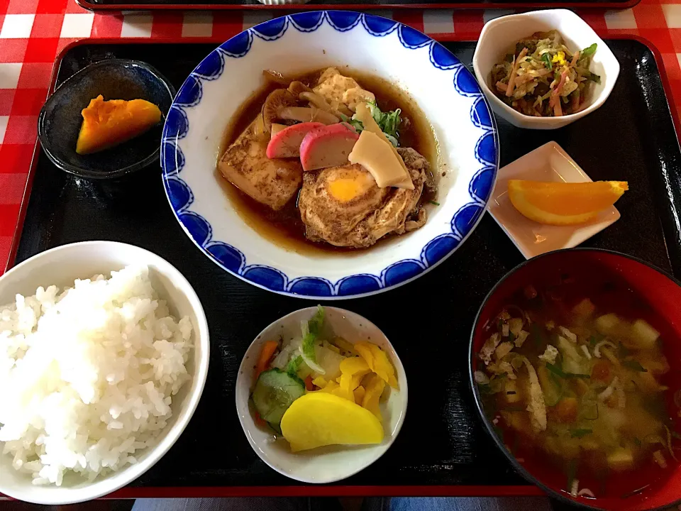 Snapdishの料理写真:本日の賄い(12/29 肉無し肉豆腐と煮込みすぎ卵🤣)|かぴかぴさん