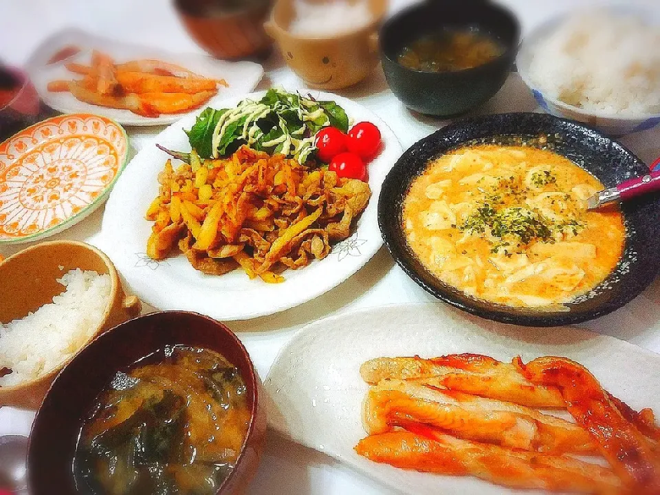 夕食(^ー^)
豚肉とじゃがいものカレー風味炒め&サラダ
ハラス
豆腐のゴマ味噌担々
お味噌汁(大根、わかめ)|プリン☆さん