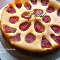toccaさんの料理 いちごとホワイトチョコのベイクドチーズケーキ🍓💝
