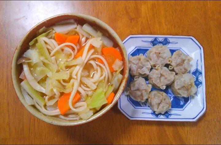 １２月１７日　味噌煮込みうどん　焼売|いもこ。さん