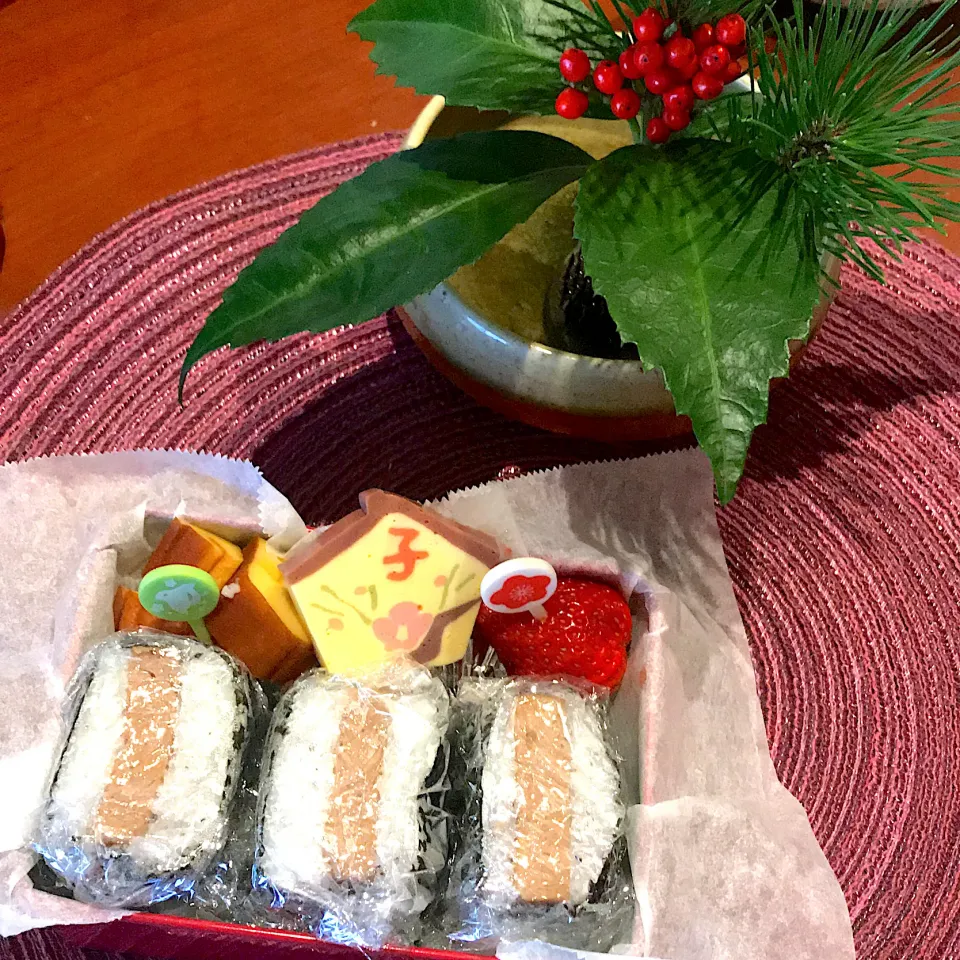 Snapdishの料理写真:今年初めてのお弁当🍱|mokoさん