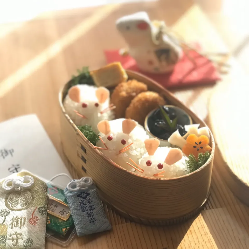 Snapdishの料理写真:ねずみおにぎり弁当|ekmaikoさん