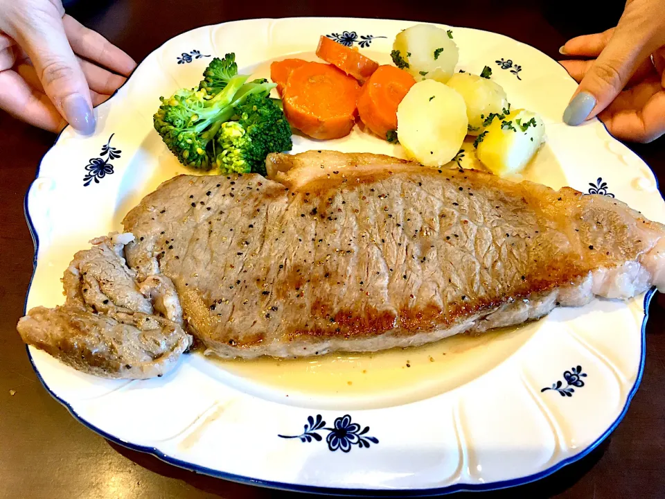 大きなサーロインステーキ！🥩😋|walnutさん