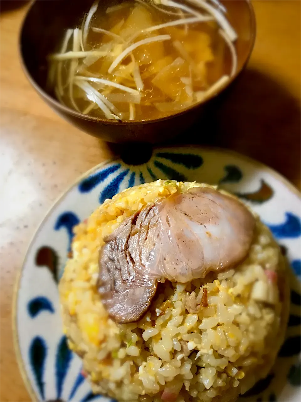 Snapdishの料理写真:炒飯&半ワンタンセット|deekay71さん