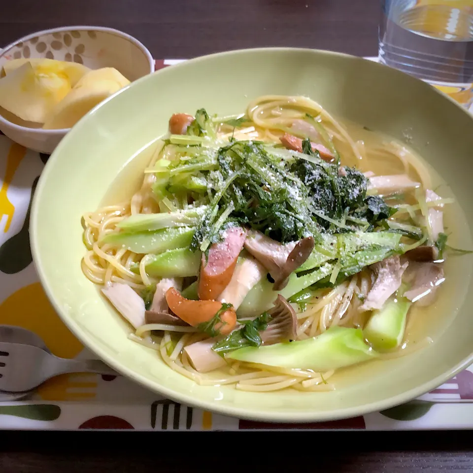 水菜とエリンギのコンソメスープパスタ|ななみんさん