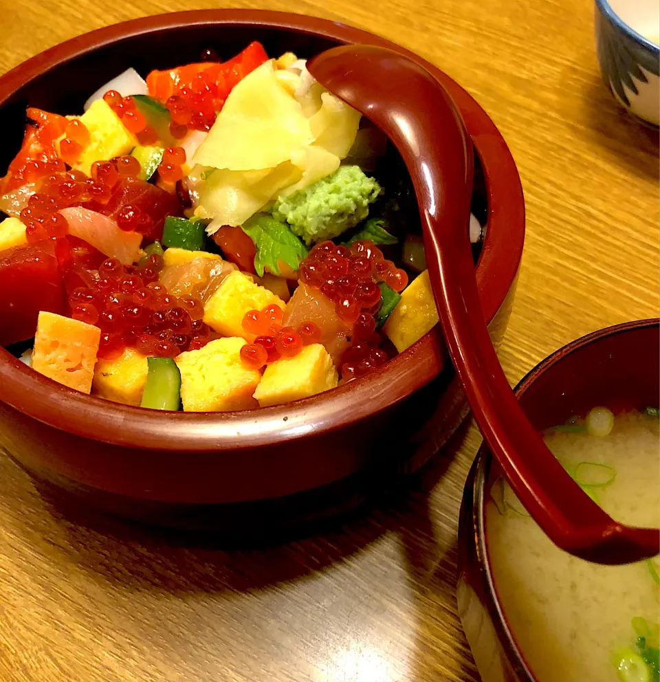 沼津"かもめ丸"のまかない丼🐟|ぽっちゃんさん