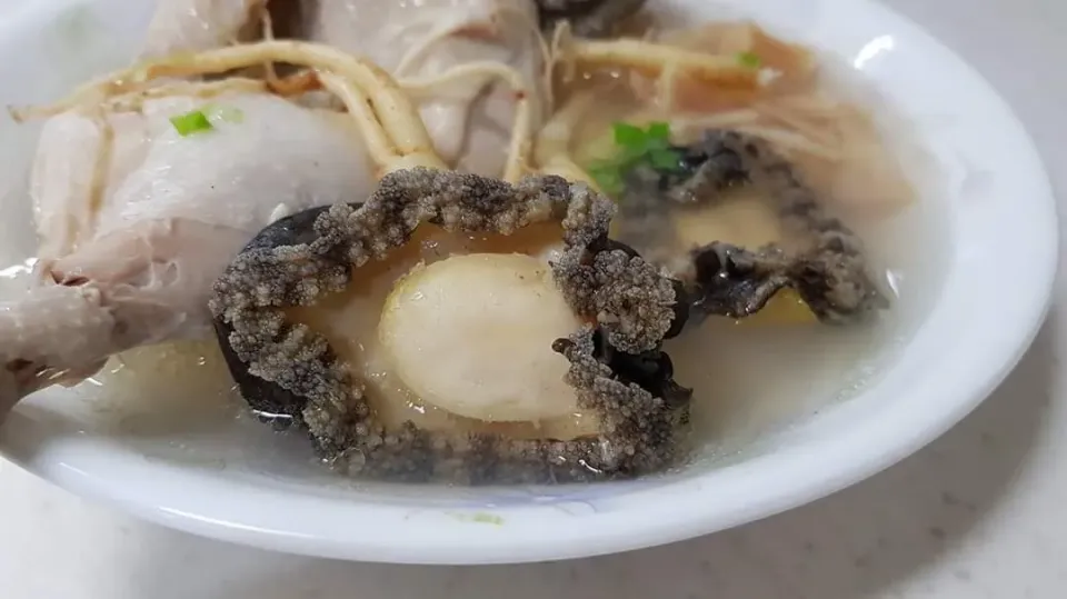 ginseng chicken soup with abalone and dried scallop|steven z.y.さん