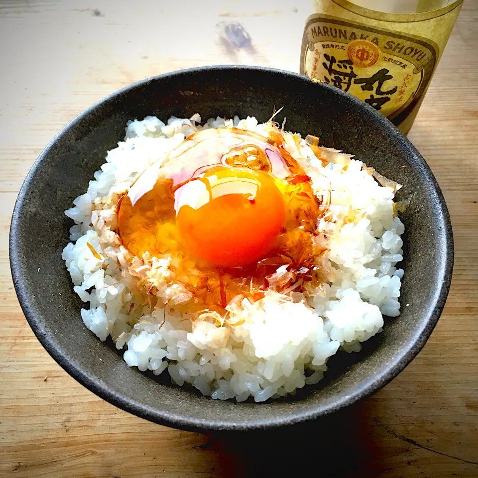 土曜日の昼ごはん‼︎ 4 January      #お昼ごはん #昼ごはん #lunch #土鍋炊きたてご飯 #玉子ご飯 #卵かけご飯 #丸中醤油|Yoshinobu Nakagawaさん