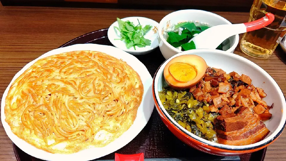 外食🏢🍴　梅蘭焼きそば&まかない(角煮)丼|Gauche Suzukiさん