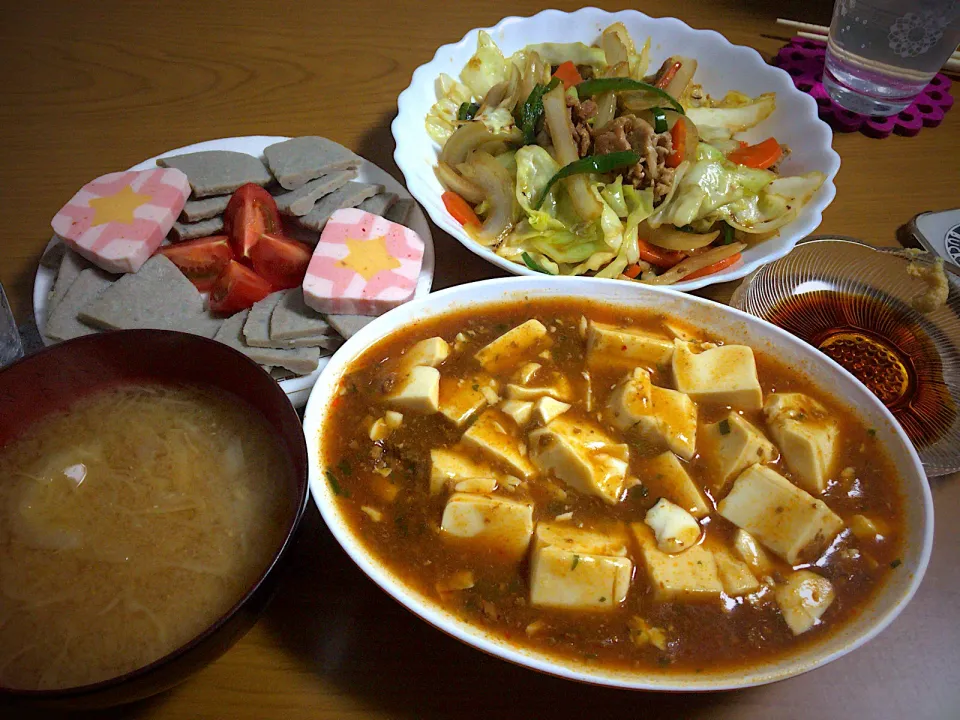 Snapdishの料理写真:今日の男女飯絆は、黒はんぺんと麻婆豆腐と野菜炒めと味噌汁でしたー( •̀ᴗ•́ )/|ひーちゃんさん