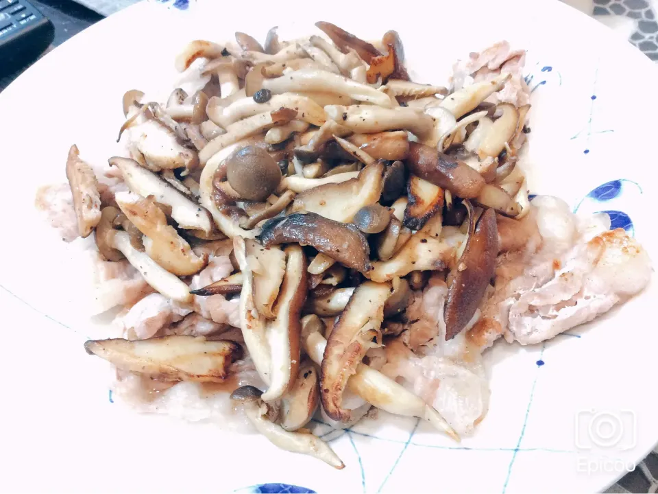 Snapdishの料理写真:きのこ🍄炒め😋|アライさんさん