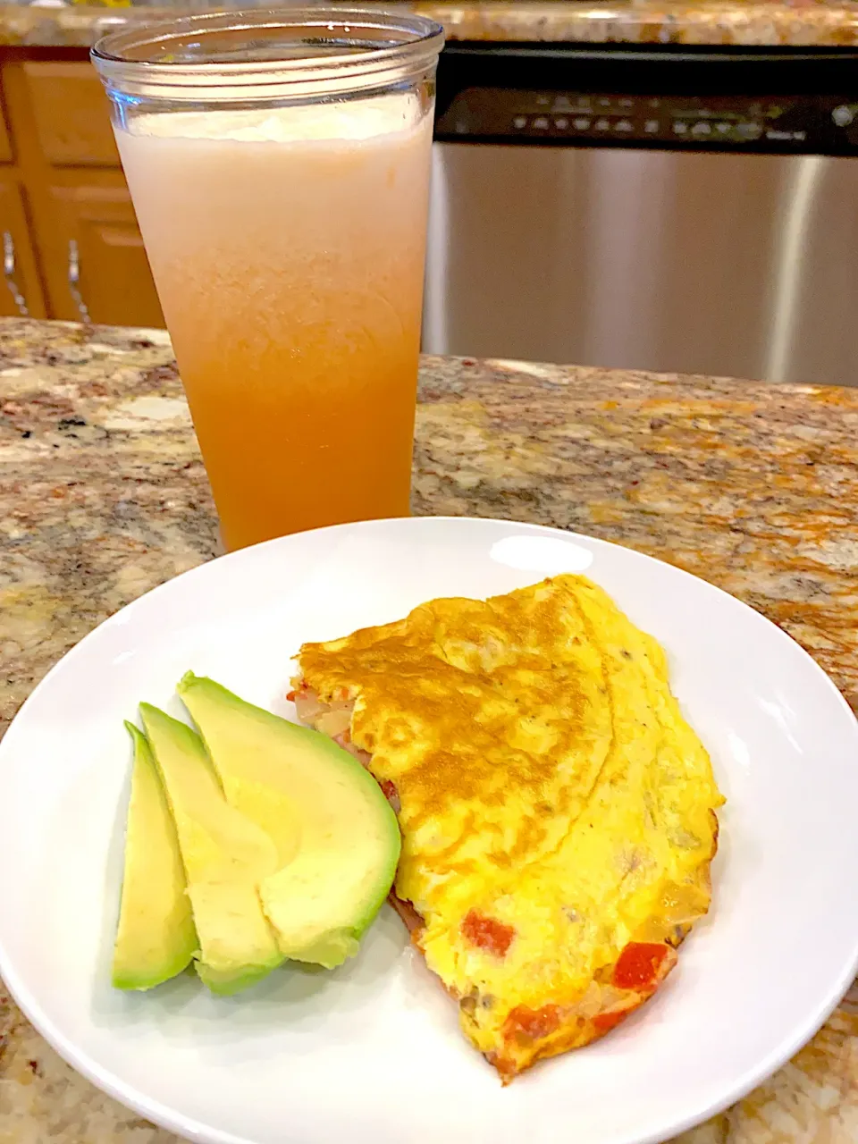 Breakfast Veggie omelette and natural melon juice no sugar|FitMomDoc19さん