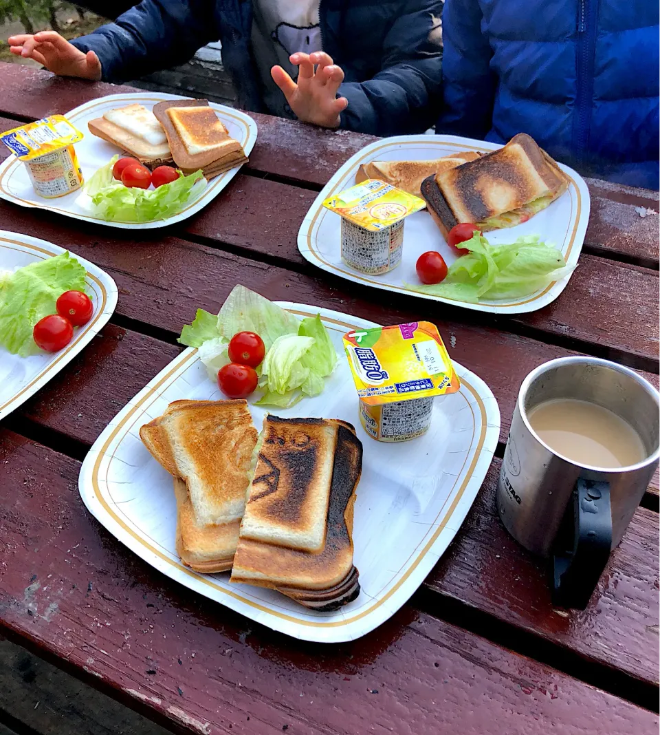 キャンプ飯🏕焚き火台でホットサンド🥪|ぽっちゃんさん