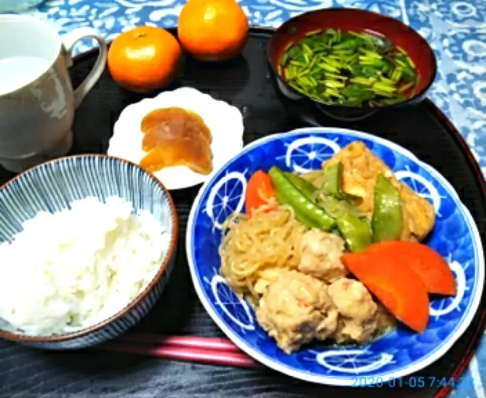 よねばーばの朝ごはん
簡単にとりつくねと野菜のすき焼き風
芹のお汁
奈良漬
ご飯、白湯|yoneばーばさん