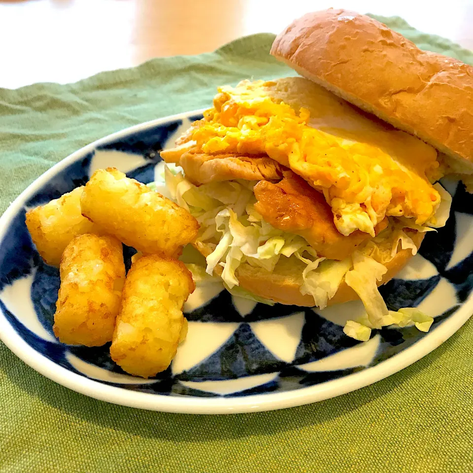 鶏むね肉の照り焼きハンバーガー|しゅうとうさんさん