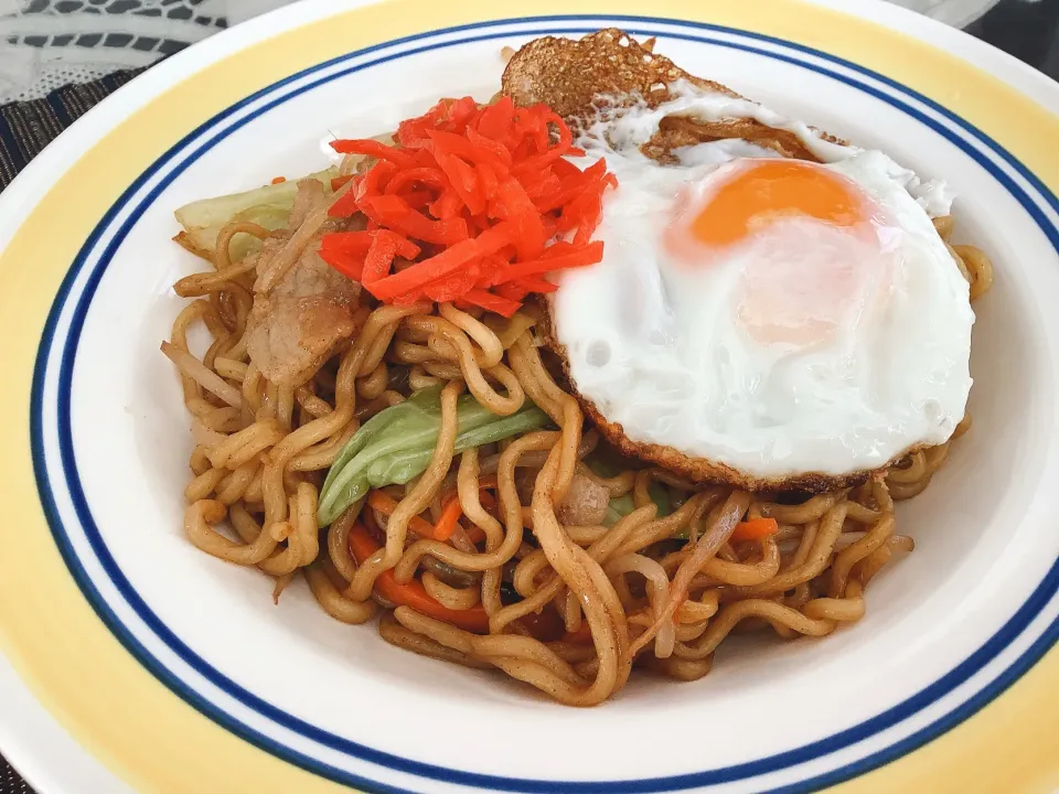 目玉焼き焼きそば😋|アライさんさん