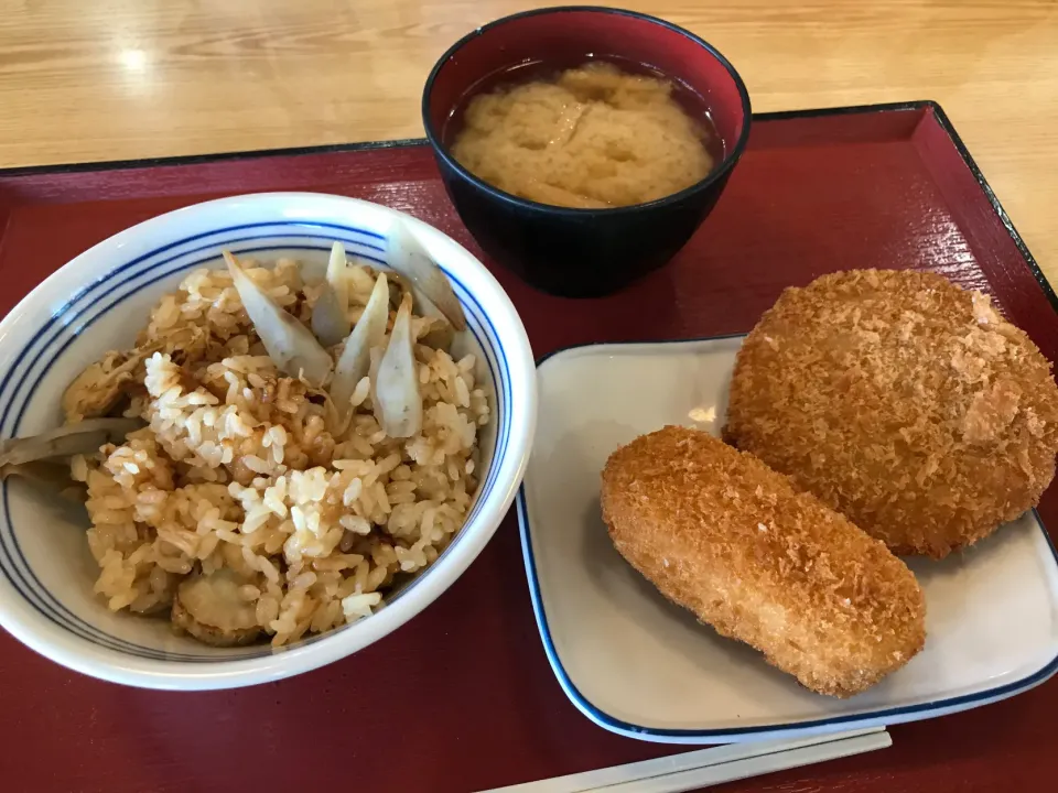 炊き込みご飯と揚げ物|手品先輩さん